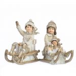 Decoratiune Craciun din Rasina, Set 2 figurine Copii pe sanie,bej si auriu, 11cm