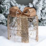 Decoratiune Craciun, Instalatie electrica in forma de cadou, 15-20-25 cm - imagine 2