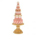 Decoratiune Craciun, Tort din rasina pe suport auriu, roz cu alb, 20,5 cm