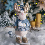 Decoratiune Craciun, Ren cu caciulita, alb cu albastru si auriu, 50cm - imagine 2