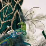 Decoratiune Craciun, pasare paun cu glitter si strasuri, verde, 29cm - imagine 3
