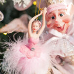 Decoratiune Craciun, Balerina Glob cu Puf, Roz, 17cm - imagine 2