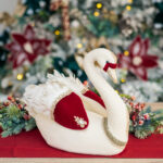Decoratiune Craciun, Lebada din catifea, crem cu visiniu, 35cm - imagine 2