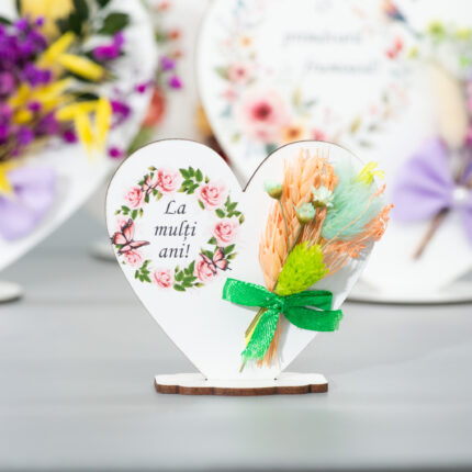 Martisor, Inimioara pe suport cu buchet de flori uscate, 7 cm