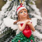 Decoratiune Craciun, Ingeras de agatat cu papuci rosii si inima rosie, 12cm - imagine 2