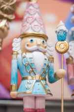Decoratiune Craciun , Figurina din Rasina Soldat pe suport, Candy Bar, roz sau albastru, 23,5 cm - imagine 3