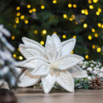 Decoratiune brad, floare Craciunita artificiala catifea si glitter argintiu, alb,  Ø26cm - imagine 2