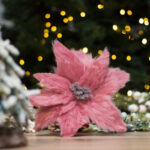 Decoratiune brad, floare Craciunita artificiala cu blanita, roz, Ø26 cm - imagine 2