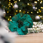 Decoratiune brad, floare Craciunita artificiala catifea si glitter, verde smarald,  Ø22cm - imagine 2