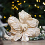 Decoratiune brad, floare Craciunita artificiala catifea si paiete, alb- ivoriu,  Ø24cm - imagine 2