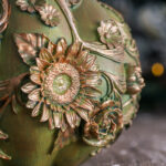 Decoratiune Dovleac cu model floral, verde cu auriu, 25 cm - imagine 3