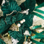Decoratiune Craciun, Floare din catifea verde cu perlute, 29 cm - imagine 4