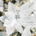 Decoratiune Craciun, Floare decorativa din catifea alba, cu glitter 46 cm - imagine 3