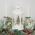 Decoratiune Craciun, Felinar LED cu oameni de zapada la colindat, alb, 43 cm - imagine 2