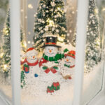 Decoratiune Craciun, Felinar LED cu oameni de zapada la colindat, alb, 43 cm - imagine 3