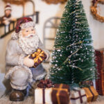 Decoratiune Craciun, Casuta lui Mos Craciun LED, bej, 21.5*14*21 cm - imagine 2