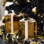 Decoratiune Craciun, Cutie de cadoul LED, auriu, 15 cm - imagine 2