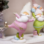Decoratiune Craciun, Mos Craciun in haine roz, Candy Bar, 16*8*29 cm - imagine 2