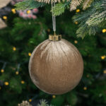 Decoratiune Craciun, Glob din catifea bej 12 cm - imagine 2