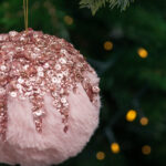 Decoratiune Craciun, Glob din puf si paiete roz , 10 cm - imagine 3