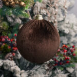 Decoratiune Craciun, Glob din catifea maro 12 cm - imagine 2