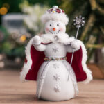Decoratiune Craciun, Om de zapada alb cu visiniu, 8*8*14 cm - imagine 2