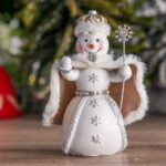 Decoratiune Craciun, Om de zapada alb cu auriu, 8*8*14 cm - imagine 2