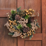 Decoratiune Craciun, Coronita verde cu detalii aurii, 40 cm - imagine 2