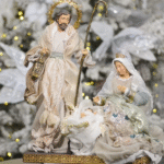 Decoratiune Craciun, Sceneta Sfanta Familie pe suport de lemn, verde 45 cm - imagine 2