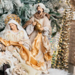 Decoratiune Craciun, Scena Nasterii 4 piese - 6 Figurine, bej cu auiu, 36 cm - imagine 4