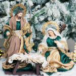 Decoratiune Craciun, Sceneta Sfanta Familie pe suport, verde cu auriu 35 cm - imagine 3