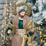 Decoratiune Craciun, Sceneta Sfanta Familie pe suport, verde cu auriu 35 cm - imagine 6