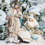 Decoratiune Craciun, Sceneta Sfanta Familie pe suport de lemn, albastru  45 cm - imagine 3