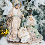 Decoratiune Craciun, Sceneta Sfanta Familie pe suport de lemn, verde 45 cm - imagine 3