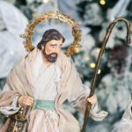 Decoratiune Craciun, Sceneta Sfanta Familie pe suport de lemn, verde 45 cm - imagine 4