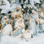 Decoratiune Craciun, Scena Nasterii 6 piese- 6 figurine, bej cu albastru, 35 cm - imagine 2