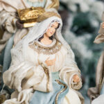 Decoratiune Craciun, Scena Nasterii 6 piese- 6 figurine, bej cu albastru, 35 cm - imagine 3