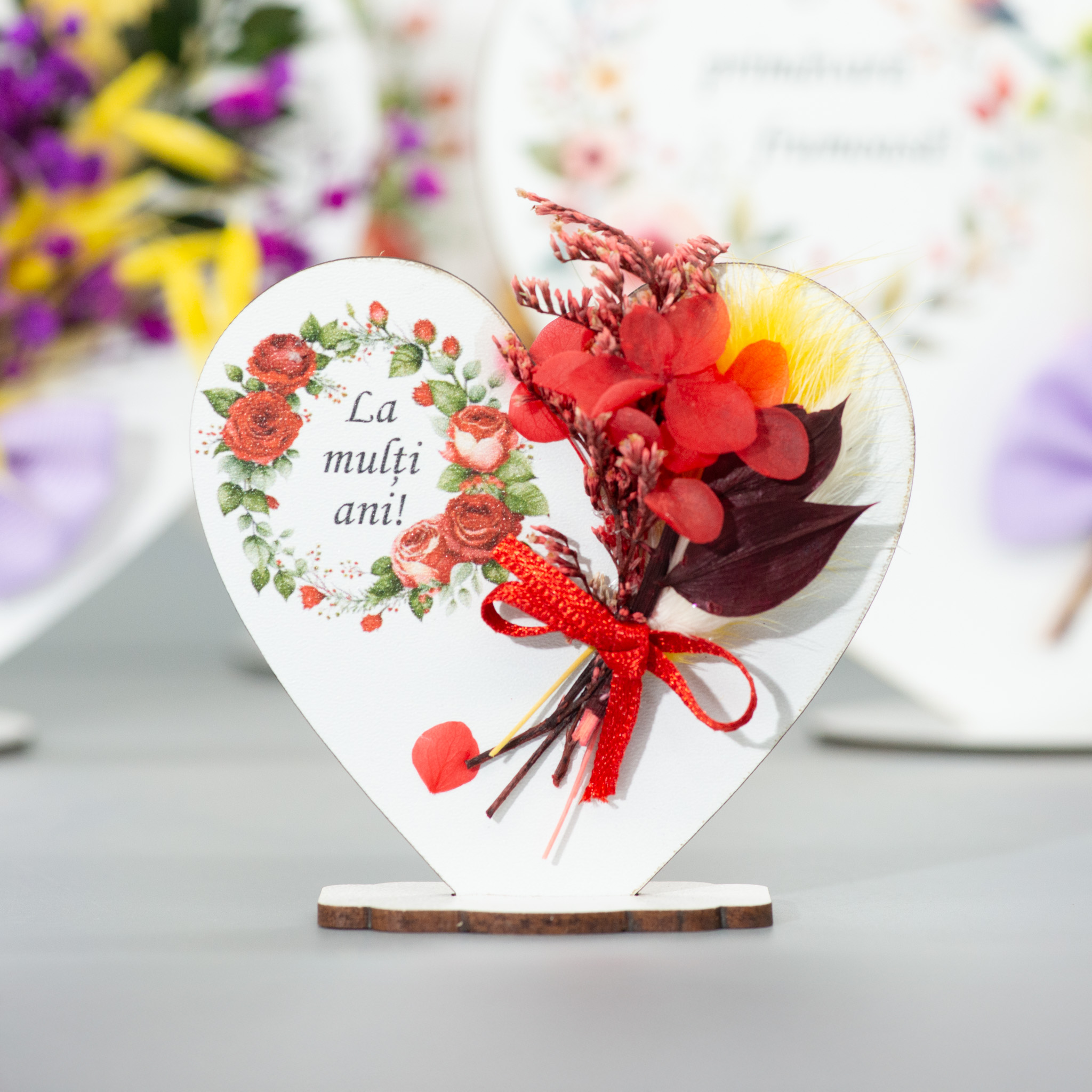 _EEE2787-Edit Martisor, Inimioara pe suport cu buchet de flori uscate, 7 cm