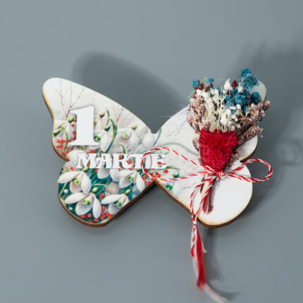 Martisor lemn cu magnet Print UV si flori uscate, Fluture cu ghiocei, 8*7 cm
